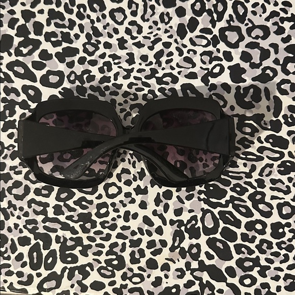 Stylish Black Sunglasses - Picture 2 of 2